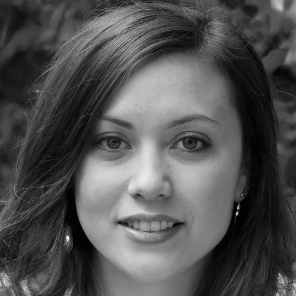 Retrato profesional de Laia Ferrer, directora financiera independiente